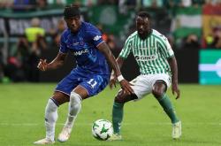 开云体育入口-切尔西足球运动员在洲际赛事中斩获大奖