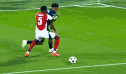 开云平台-摩纳哥球员状态神勇，欲力压对手登顶的简单介绍