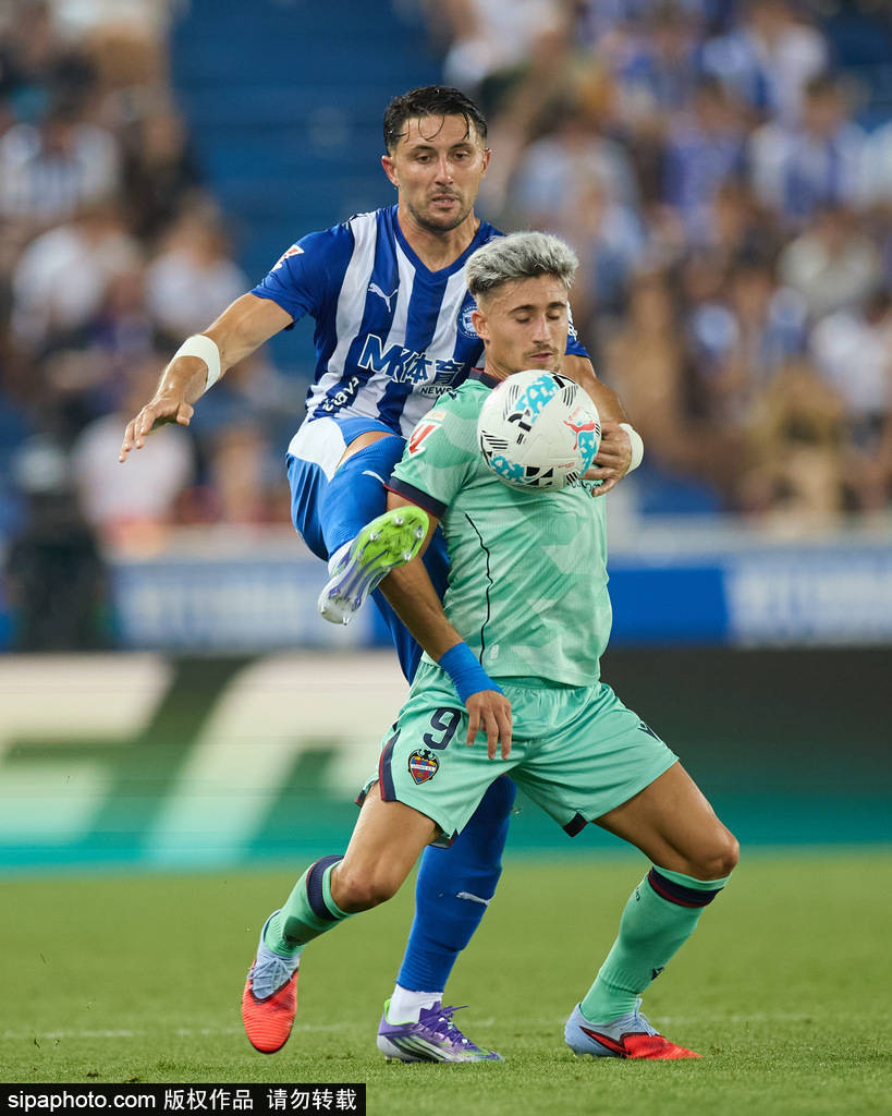 关于瓦伦西亚队员在比赛中全力拼搏，实现逆转胜利的信息