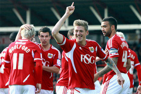 包含伯明翰主场击败布里斯托尔城，实现主场横扫的词条