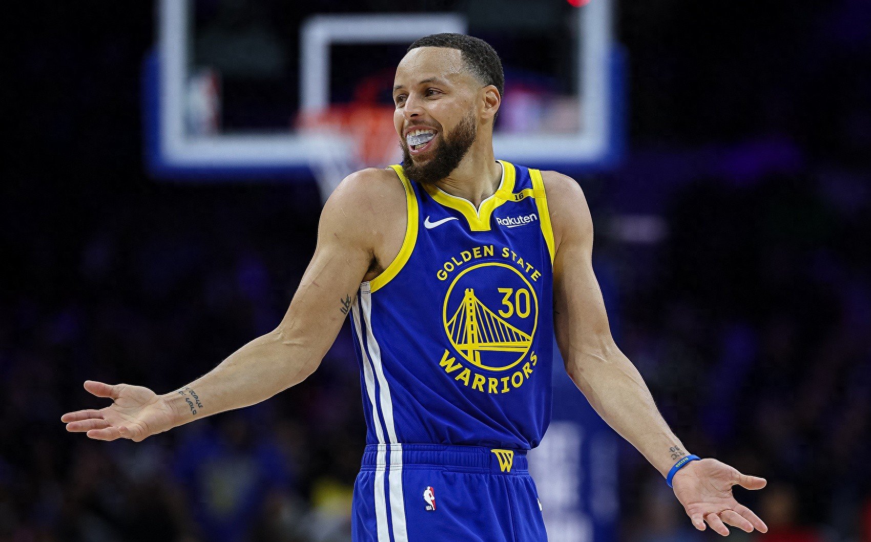 雷霆翻盘马刺,库里高光表现 雷霆翻盘马刺,库里高光表现